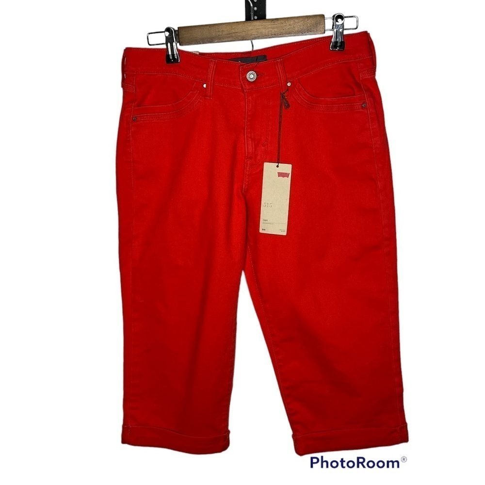 NWT Levi’s 515 Red Capris